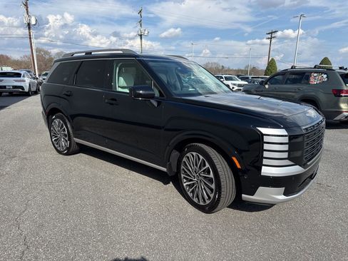 Used 2026 Hyundai Palisade Calligraphy image 3