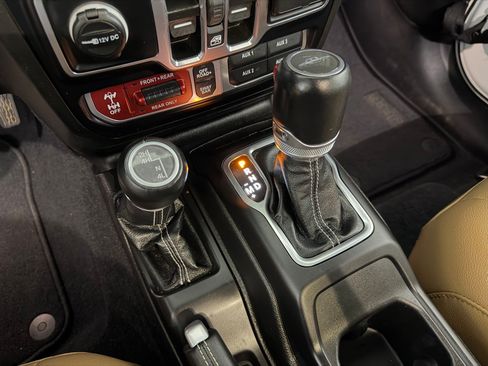 Used 2023 Jeep Gladiator Rubicon w/ LED Lighting Group AWD/4WD image 14
