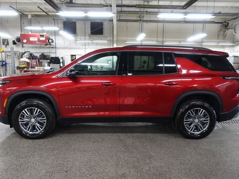 Used 2025 Chevrolet Traverse LT w/ Enhanced Driving Package image 4