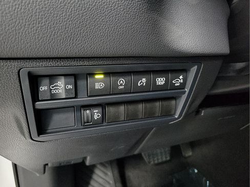 Certified 2025 Toyota Tundra Limited AWD/4WD image 13