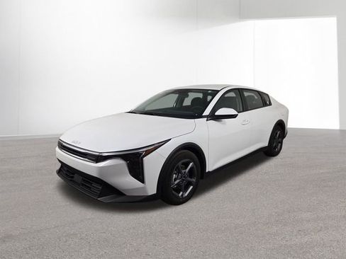 Certified 2025 Kia K4 LXS image 2