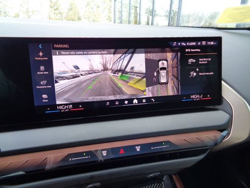 Used 2025 BMW X3 xDrive30i w/ Premium Package image 13