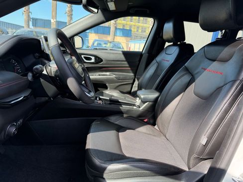 Used 2025 Jeep Compass Trailhawk w/ Trailer Tow Group image 25