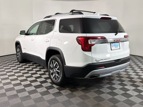 Used 2023 GMC Acadia SLT w/ Technology Package FWD image 3