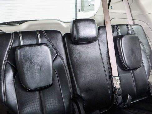 Used 2023 Chrysler Pacifica Touring-L FWD image 29