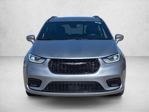 Used 2021 Chrysler Pacifica Touring-L w/ S Appearance Package image 2