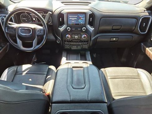 Used 2021 GMC Sierra 2500 Denali w/ Denali Black Diamond Edition AWD/4WD image 18