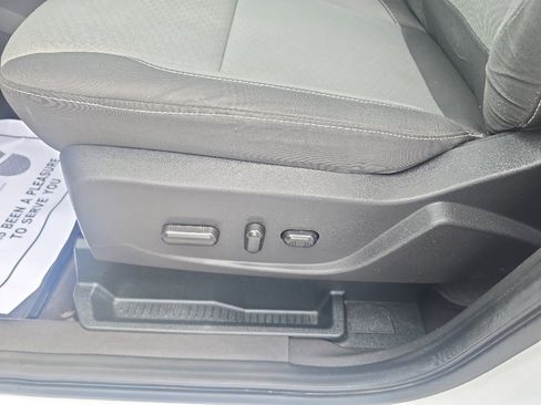 Used 2017 Ford Escape SE w/ Equipment Group 201A AWD/4WD image 16