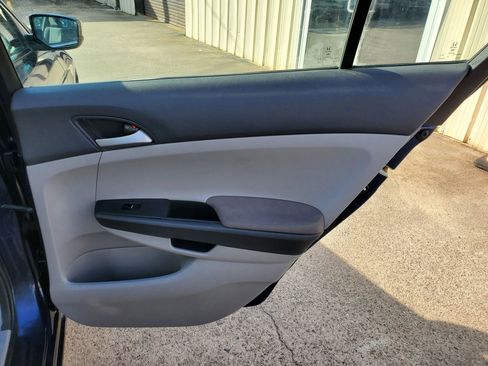 Used 2010 Honda Accord LX-P image 17