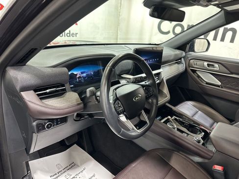 Used 2025 Ford Explorer Platinum w/ LUX Leather Package AWD/4WD image 24