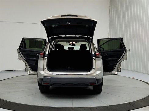 Used 2025 Nissan Rogue SL w/ Tech Package image 14