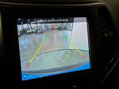 Used 2021 Jeep Cherokee Trailhawk w/ Trailer Tow Group AWD/4WD image 15