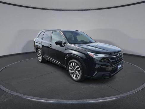 Used 2025 Subaru Forester Touring image 3