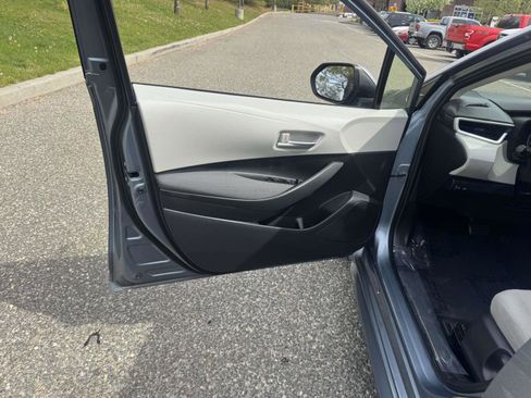Used 2020 Toyota Corolla LE FWD image 16