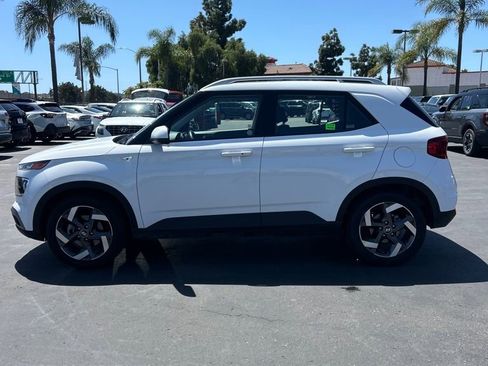 Used 2025 Hyundai Venue SEL image 9