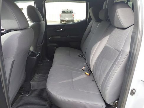 Used 2018 Toyota Tacoma TRD Sport w/ Technology Package AWD/4WD image 22