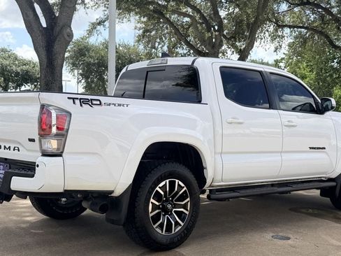 Used 2022 Toyota Tacoma TRD Sport w/ Technology Package RWD image 7