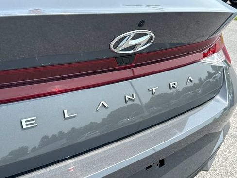 Used 2023 Hyundai Elantra SEL w/ Convenience Package FWD image 17