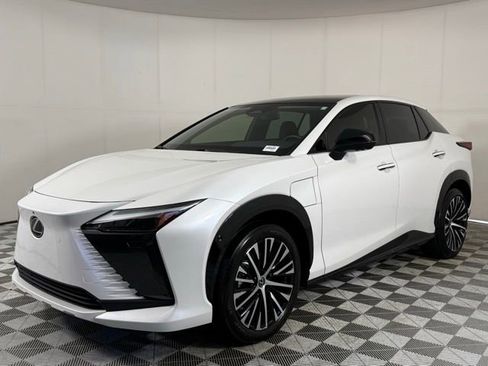 Used 2023 Lexus RZ 450e Premium w/ Technology Package image 2