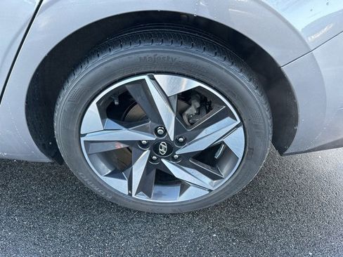 Used 2023 Hyundai Elantra Limited image 30