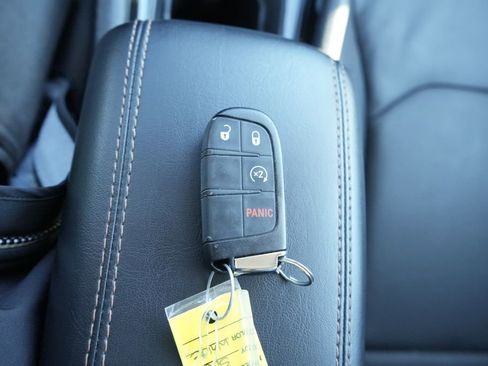 Used 2022 Jeep Compass Limited image 39