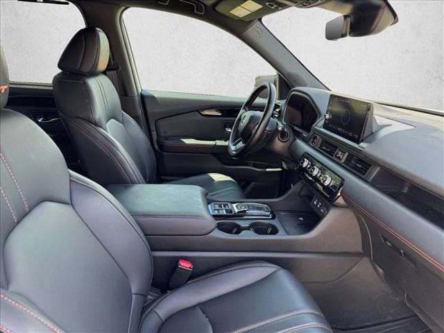 Used 2024 Honda Pilot TrailSport image 24