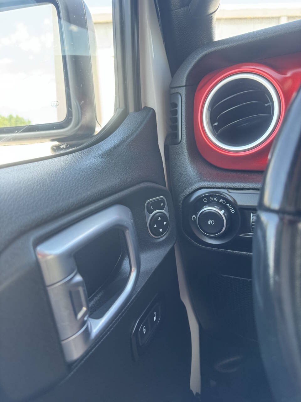 Used 2020 Jeep Wrangler Unlimited Rubicon AWD/4WD image 10