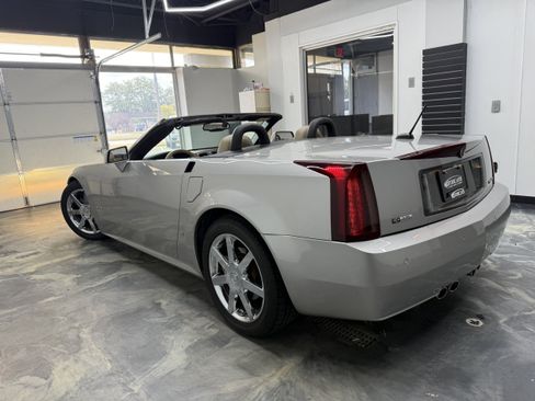 Used 2008 Cadillac XLR RWD image 5