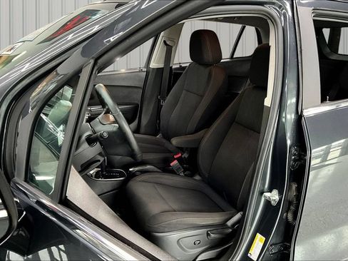 Used 2017 Chevrolet Trax LT w/ Driver Confidence Package FWD image 19