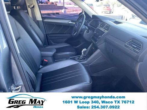 Used 2024 Volkswagen Tiguan SE w/ Panoramic Sunroof Package FWD image 31