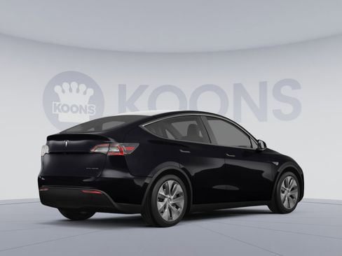 Used 2023 Tesla Model Y Long Range AWD/4WD image 4