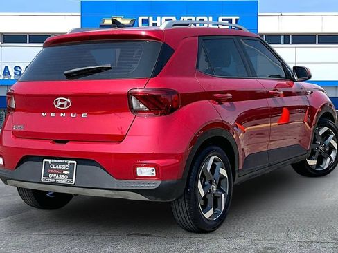 Used 2022 Hyundai Venue Limited w/ Cargo Package FWD image 19