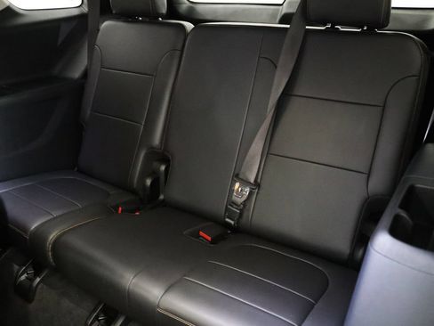 Used 2021 Chevrolet Traverse Premier AWD/4WD image 9