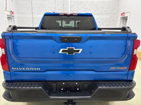 Used 2022 Chevrolet Silverado 1500 ZR2 w/ Technology Package AWD/4WD image 5