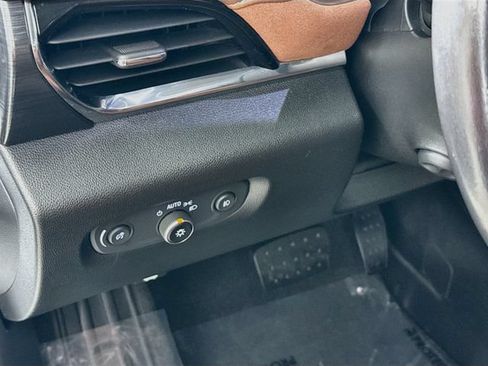 Used 2019 Chevrolet Traverse High Country AWD/4WD image 10