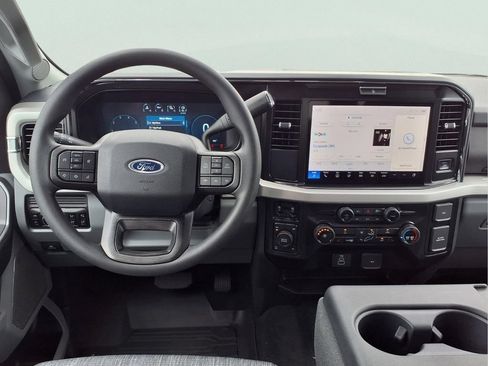 New 2026 Ford F250 XLT w/ XLT Premium Package AWD/4WD image 4