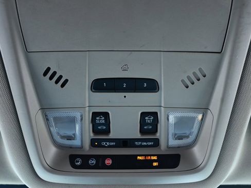 Used 2017 GMC Acadia Denali w/ Technology Package AWD/4WD image 22