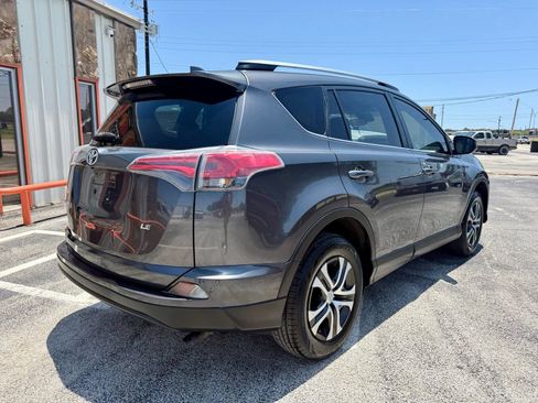 Used 2017 Toyota RAV4 LE FWD image 3
