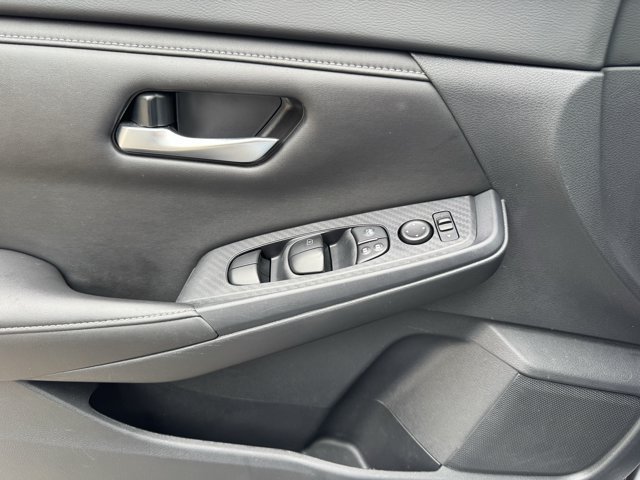 Used 2024 Nissan Sentra SV FWD image 11