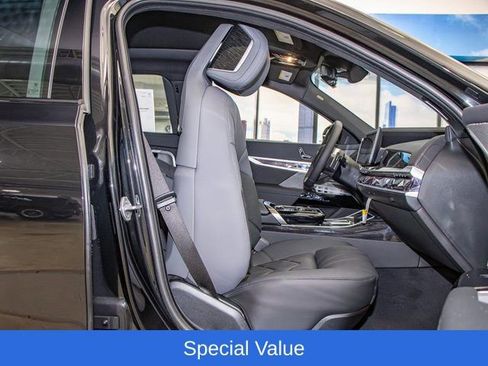 Used 2025 BMW 760i xDrive w/ Premium Package AWD/4WD image 21