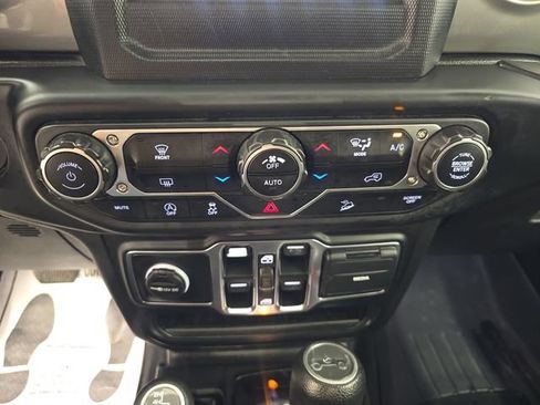 Used 2019 Jeep Wrangler Unlimited Sahara AWD/4WD image 24
