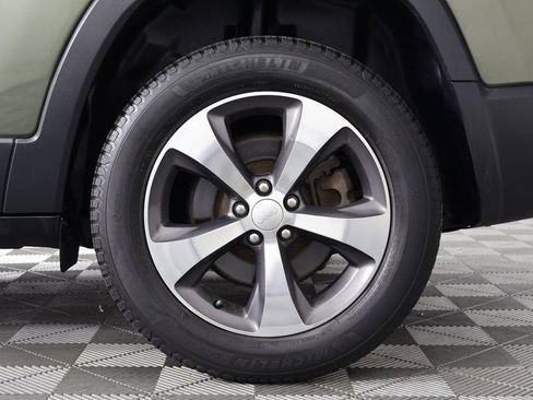 Used 2019 Jeep Cherokee Limited image 16