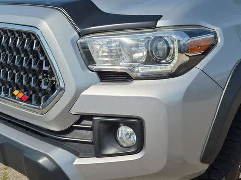 Used 2019 Toyota Tacoma TRD Off-Road AWD/4WD image 11