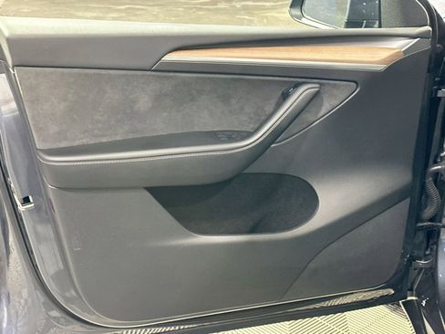 Used 2023 Tesla Model Y Long Range image 15