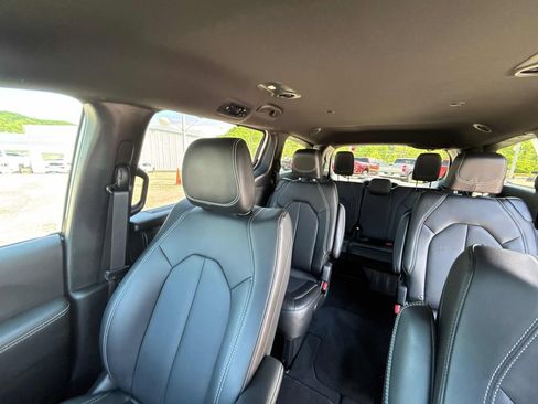 Used 2025 Chrysler Voyager LX FWD image 31