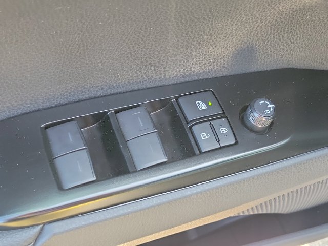 Used 2026 Toyota Camry XSE FWD image 23