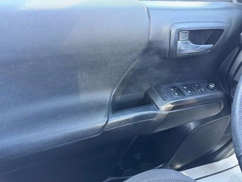 Used 2017 Toyota Tacoma TRD Off-Road w/ Tow Package image 12