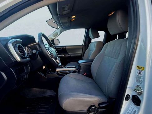 Used 2017 Toyota Tacoma SR5 image 14