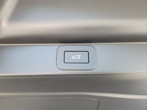 New 2025 Land Rover Range Rover SE image 14