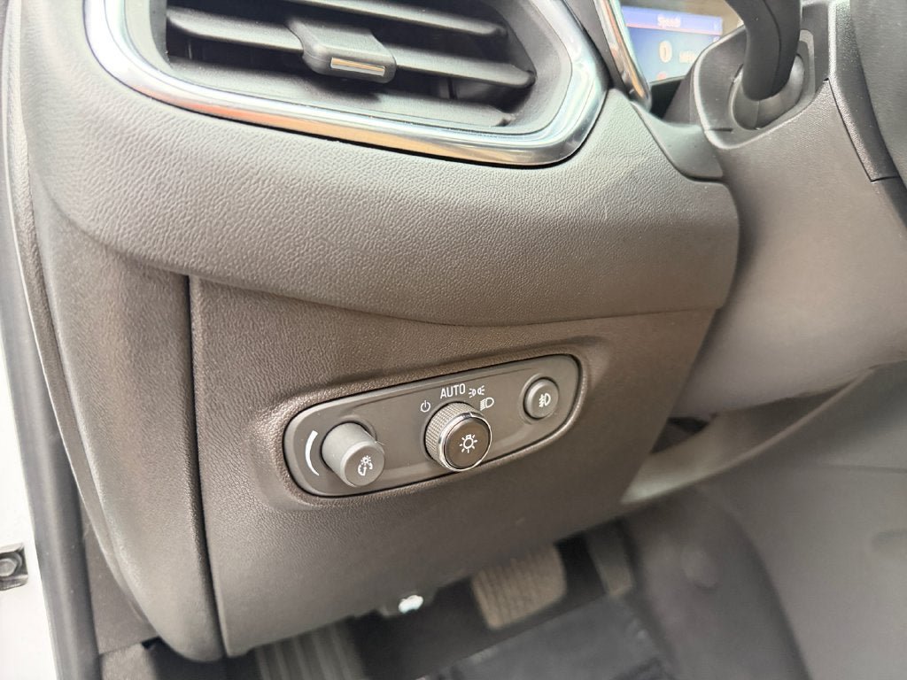 Used 2023 Chevrolet Equinox Premier AWD/4WD image 19